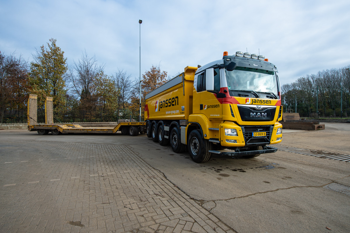 Vrachtauto met dieplader 27 ton